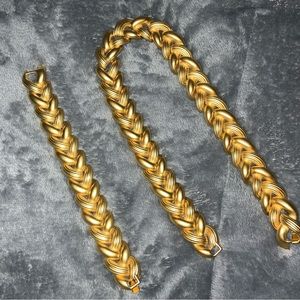 COSTUME JEWELRY.  16in gold necklace, 7in gold bracelet.